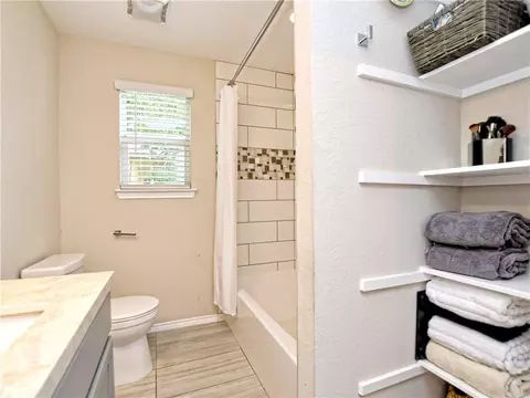 Bath - 504 W 2nd St, Elgin, TX 78621 photo 2 of 2
