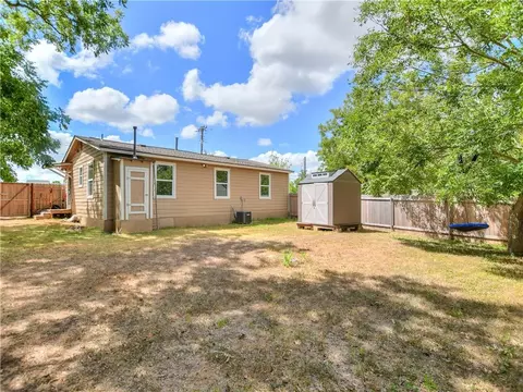 Exterior - 504 W 2nd St, Elgin, TX 78621 photo 4 of 6