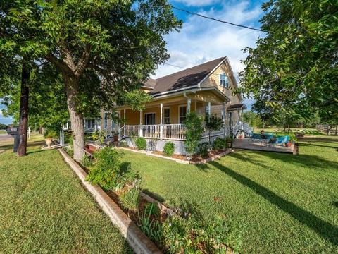 24 Fayetteville Homes For Sale Fayetteville Tx Real Estate Movoto