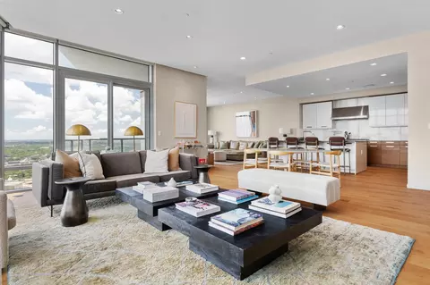 200 Congress Ave #37H, Austin, TX 78701