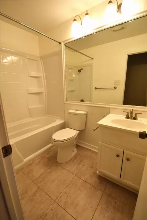 Bath - 2000 Millay Dr, Austin, TX 78752 photo 4 of 4