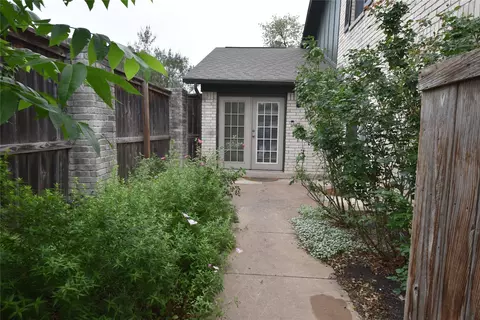 Exterior - 2000 Millay Dr, Austin, TX 78752 photo 8 of 11