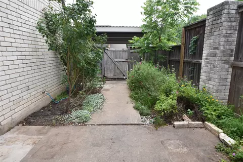 Exterior - 2000 Millay Dr, Austin, TX 78752 photo 10 of 11