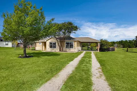 172 Round Up Dr, Liberty Hill, TX 78642