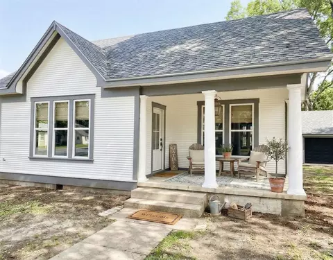 502 Upton Ave, Schulenburg, TX 78956