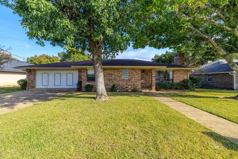 108 Tanglewood Dr, Fredericksburg, TX 78624