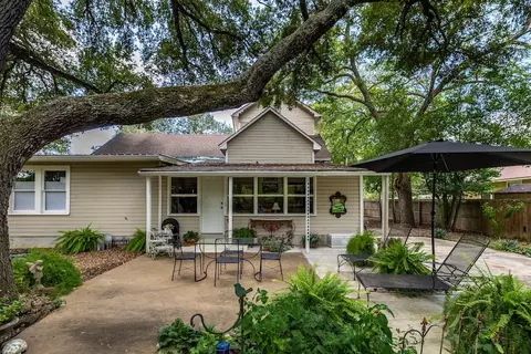 114 N College St, Gonzales, TX 78629