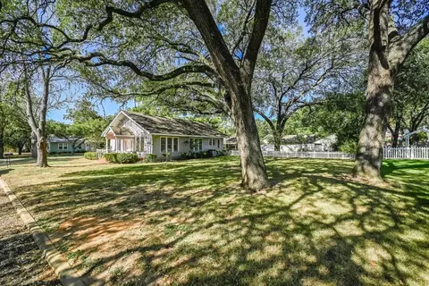 Undisclosed, Smithville, TX 78957