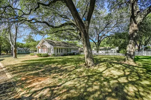 Undisclosed, Smithville, TX 78957