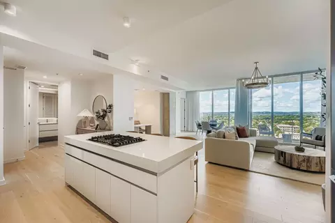 313 W 17th St #1404, Austin, TX 78701