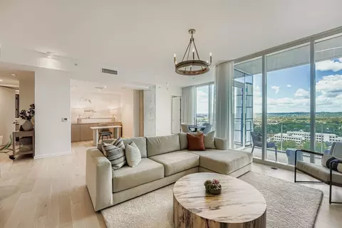 313 W 17th St #1404, Austin, TX 78701