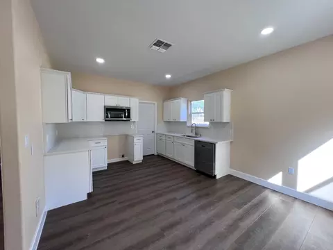 Kitchen - 410 W Trinity St, Luling, TX 78648 photo 4 of 4