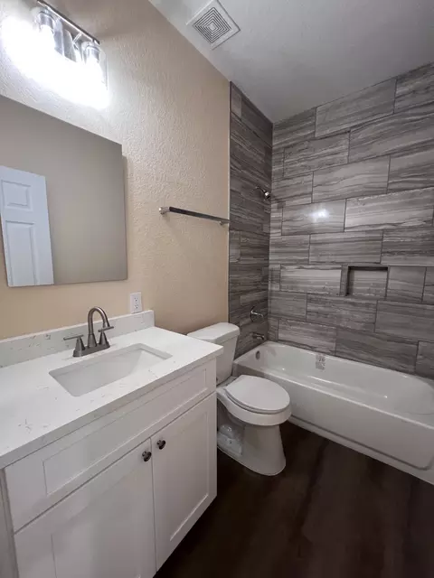 Bath - 410 W Trinity St, Luling, TX 78648 photo 1 of 2