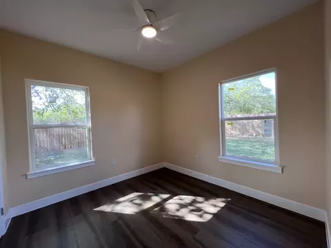 Bedroom - 410 W Trinity St, Luling, TX 78648 photo 3 of 5