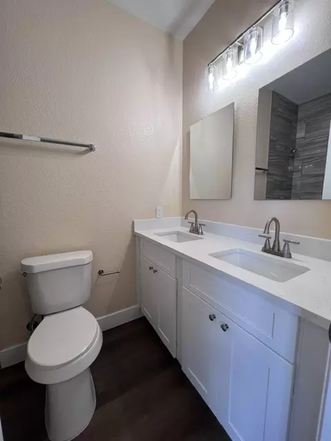 Bath - 410 W Trinity St, Luling, TX 78648 photo 2 of 2
