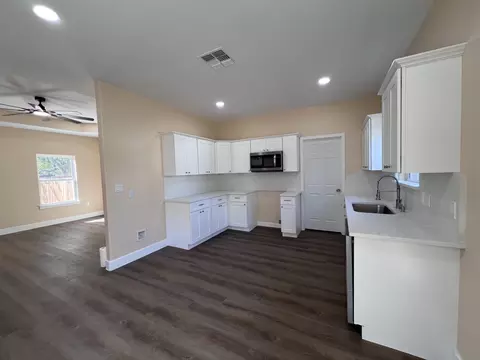 Kitchen - 410 W Trinity St, Luling, TX 78648 photo 3 of 4