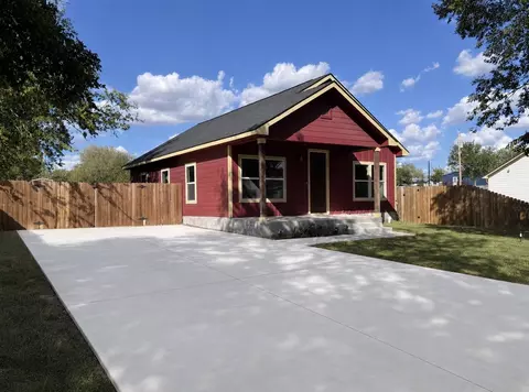 Exterior - 410 W Trinity St, Luling, TX 78648 photo 3 of 6