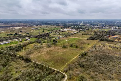 103 Robin Ln, Luling, TX 78648