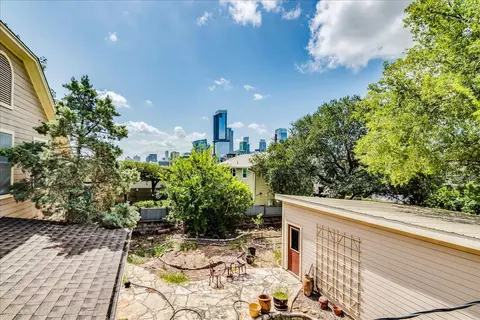 1111 W 10th St #104, Austin, TX 78703