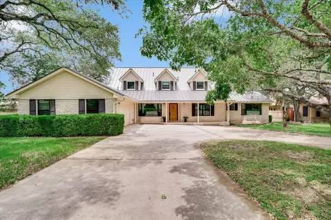 56 Woodcreek Dr, Wimberley, TX 78676
