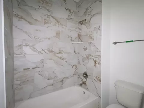 Bath - 804 Corvallis Dr, Leander, TX 78641 photo 2 of 3