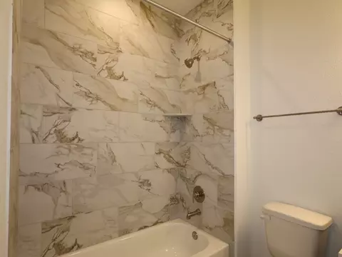 Bath - 804 Corvallis Dr, Leander, TX 78641 photo 3 of 4