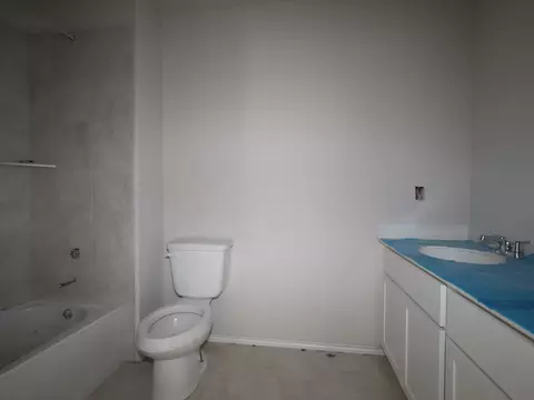Bath - 7404 Pullman Cv, Austin, TX 78747 photo 2 of 4