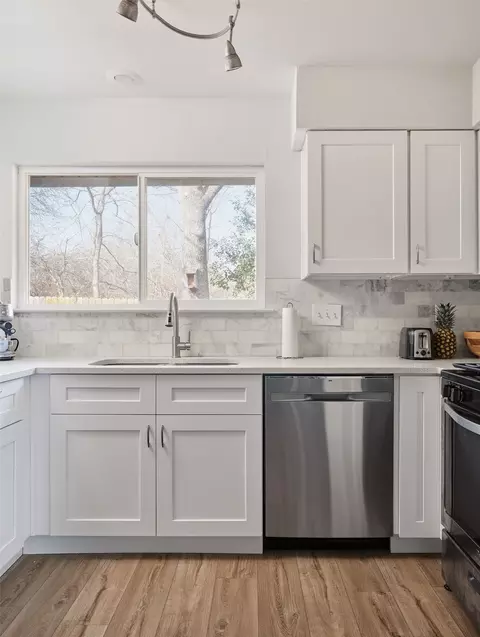 Kitchen - 2008 Lear Ln, Austin, TX 78745 photo 4 of 5