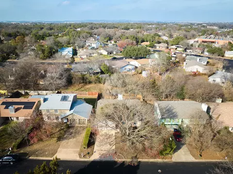 View/Area - 2008 Lear Ln, Austin, TX 78745 photo 3 of 4