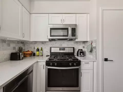 Kitchen - 2008 Lear Ln, Austin, TX 78745 photo 3 of 5