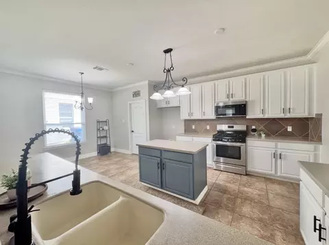 Kitchen - 17821 Floribundas, Elgin, TX 78621 photo 1 of 4