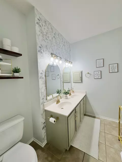 Bath - 17821 Floribundas, Elgin, TX 78621 photo 4 of 6