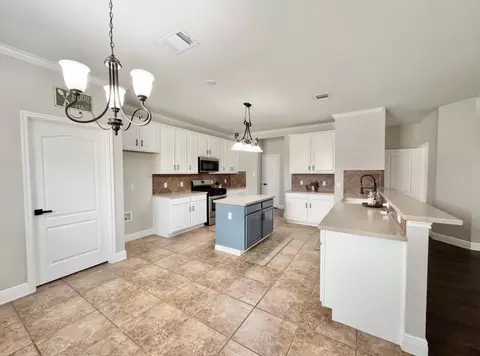 Kitchen - 17821 Floribundas, Elgin, TX 78621 photo 3 of 4