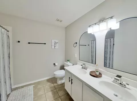 Bath - 17821 Floribundas, Elgin, TX 78621 photo 6 of 6