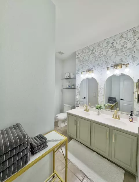 Bath - 17821 Floribundas, Elgin, TX 78621 photo 5 of 6