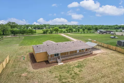 202 Lazy River Ln, Elgin, TX 78621