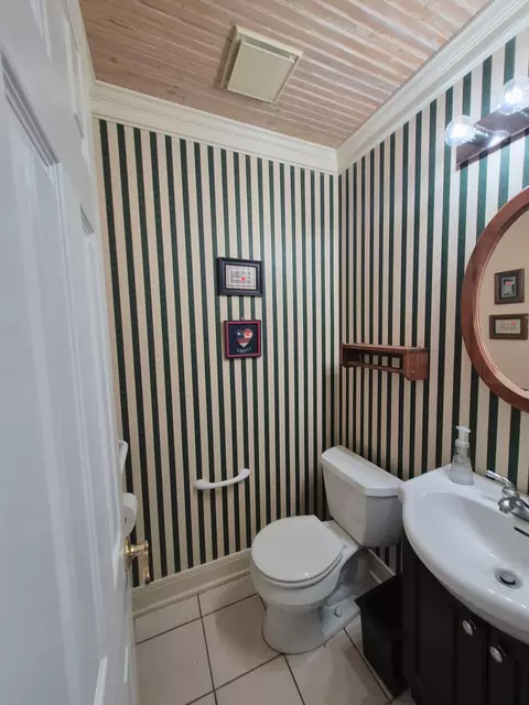 Bath - 1601 E Messick Loop, Round Rock, TX 78681 photo 4 of 5