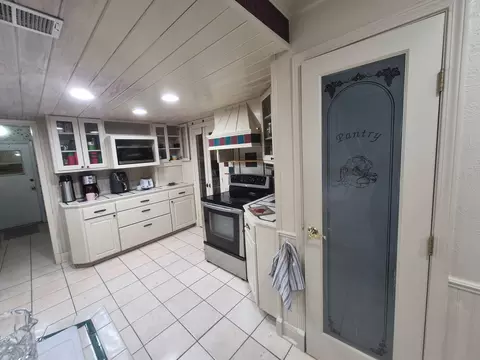 Kitchen - 1601 E Messick Loop, Round Rock, TX 78681 photo 3 of 4