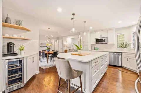 7413 Lakewood Dr, Austin, TX 78750