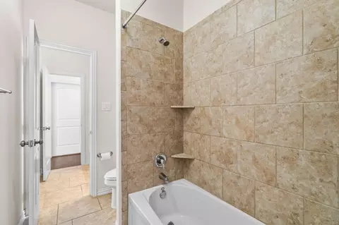 Bath - 1104 Arvada Dr, Leander, TX 78641 photo 3 of 4