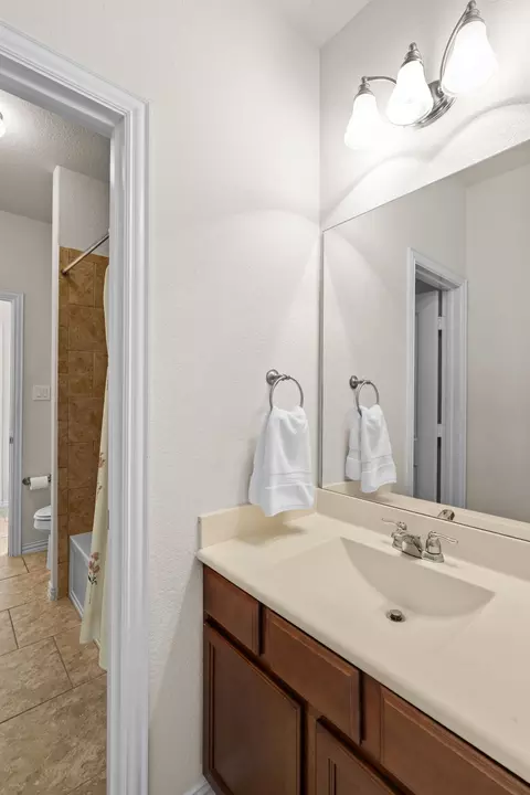 Bath - 1104 Arvada Dr, Leander, TX 78641 photo 4 of 4
