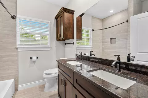 Bath - 104 Bill St, Elgin, TX 78621 photo 4 of 6