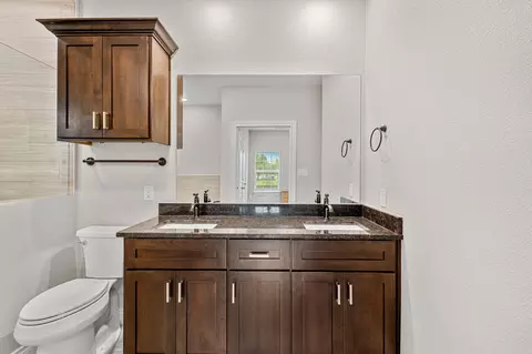 Bath - 104 Bill St, Elgin, TX 78621 photo 3 of 6