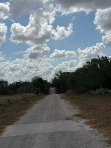 1000 Baker Ranch Rd, Luling, TX 78648 photo 4