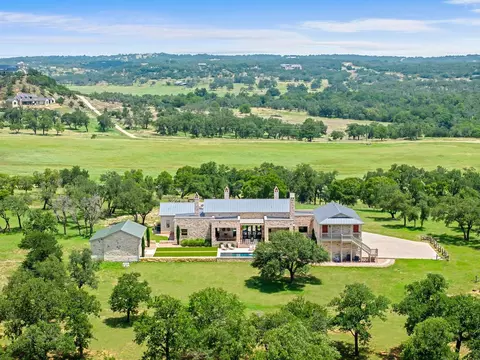 371 Achtzehn Rd, Fredericksburg, TX 78624