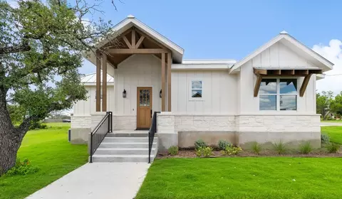 501 Ranchview Dr, Johnson City, TX 78636