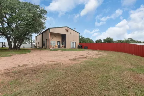 609 W Leon St, Llano, TX 78643