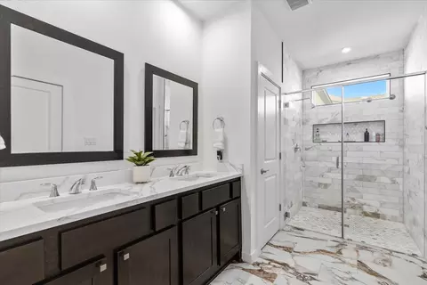 Bath - 1904 Varese Path, Leander, TX 78641 photo 1 of 4