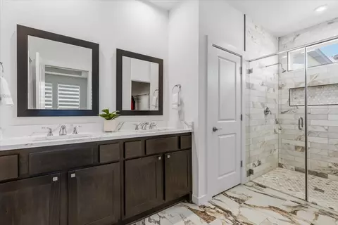 Bath - 1904 Varese Path, Leander, TX 78641 photo 2 of 4