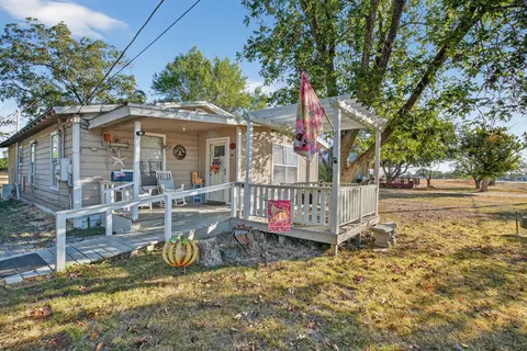 1309 Blackjack St, Lockhart, TX 78644